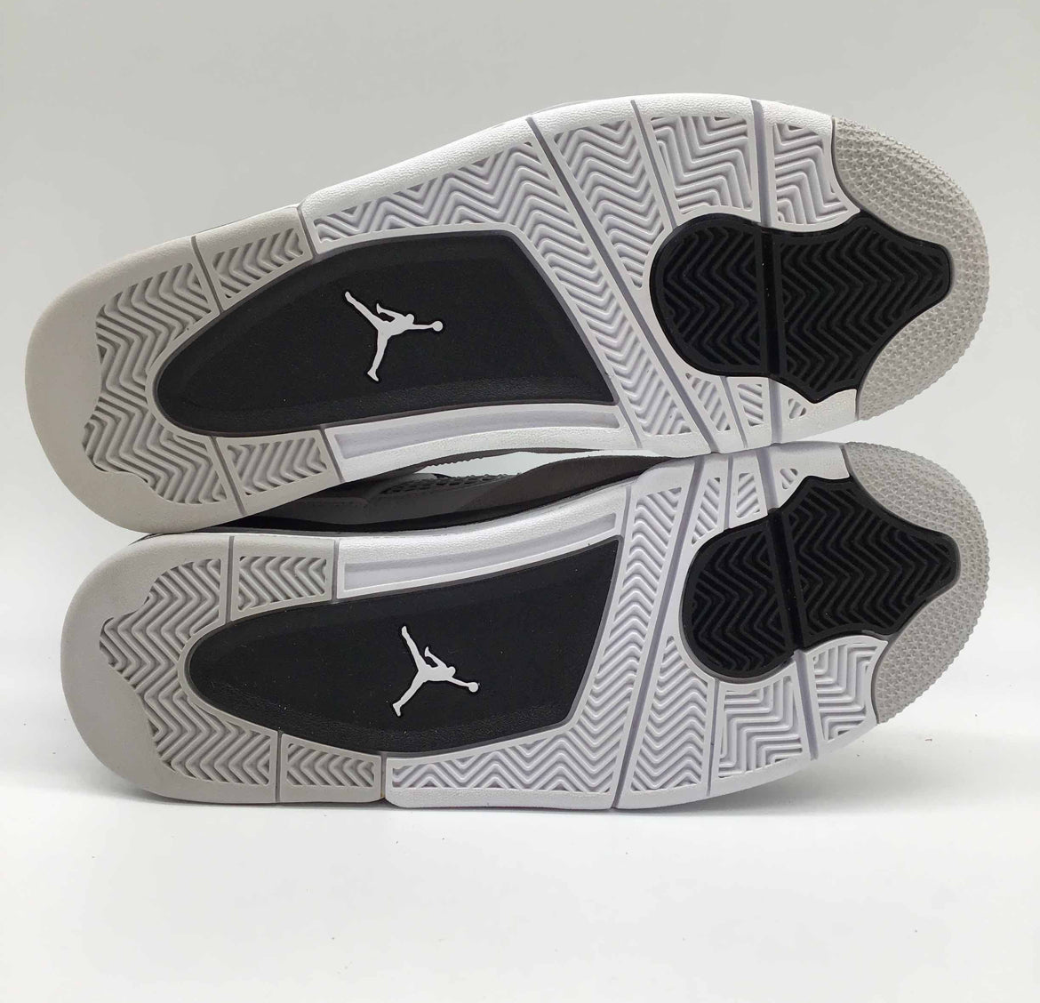 Jordan 4 Retro Military Black (Auténtica Reventa)